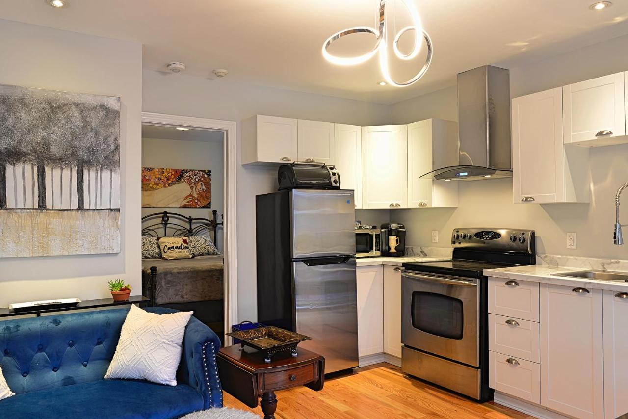 Ottawa Downtown Executive Apartment Retreat With Private Balcony Near Bank Street - Sleep Max 2 ภายนอก รูปภาพ
